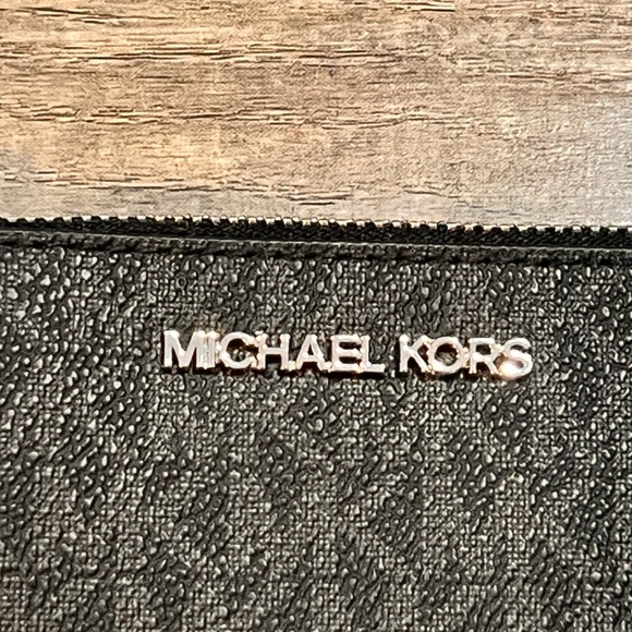 NWT Michael Kors Wallet - Picture 5 of 5